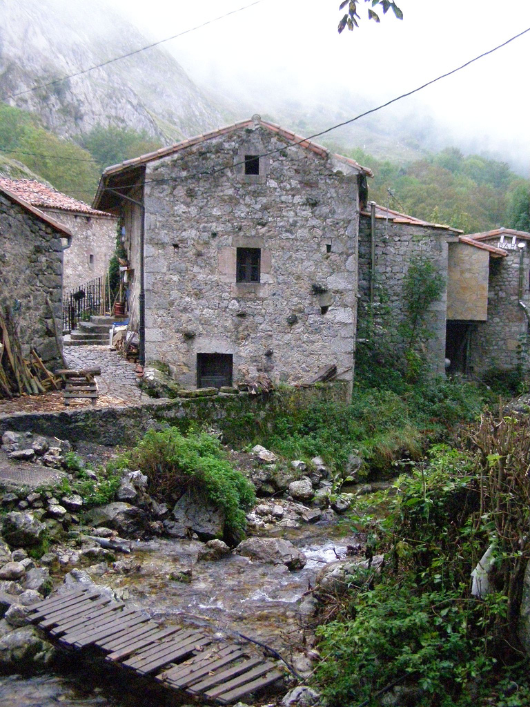 Bulnes de Abajo, pueblo sin carretera en los Picos de Europa